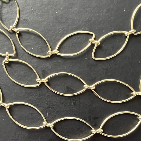 Avon Classic chain link multi three strand necklace Goldtone 20 inches - Picture 3 of 6